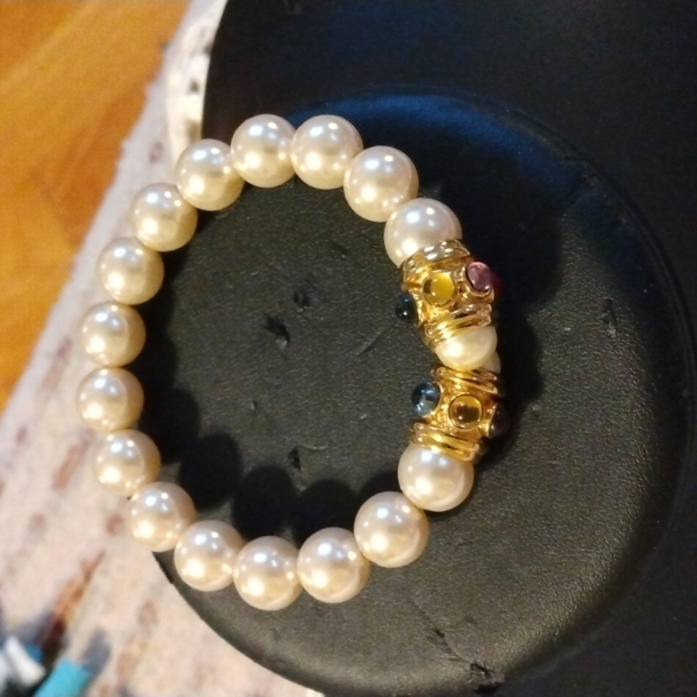 KENNETH J LANE FAUX PEARL AND JEWEL OPEN, SLIP ON BRACELET VINTAGE - Picture 2 of 4